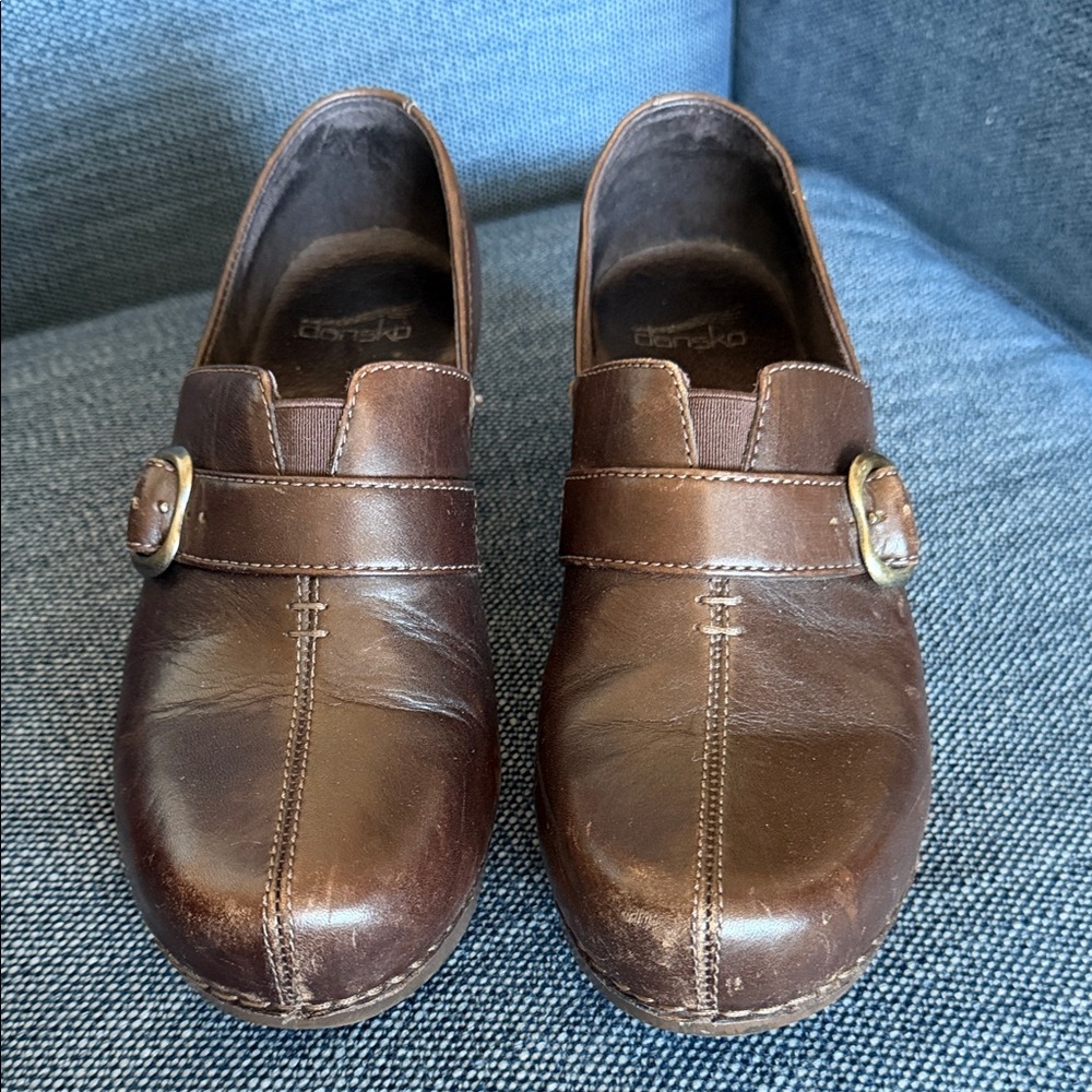 Brown Leather Women’s loafers/clogs with silver buckle